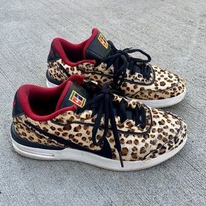 Nike women’s size 8 leopard print shoes